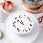 https://pizzazzerie.com/diy/diy-food-treats/new-years-champagne-cake/