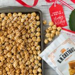How to make Cinnamon Spice Caramel Corn and free printable gift tags and recipe card!